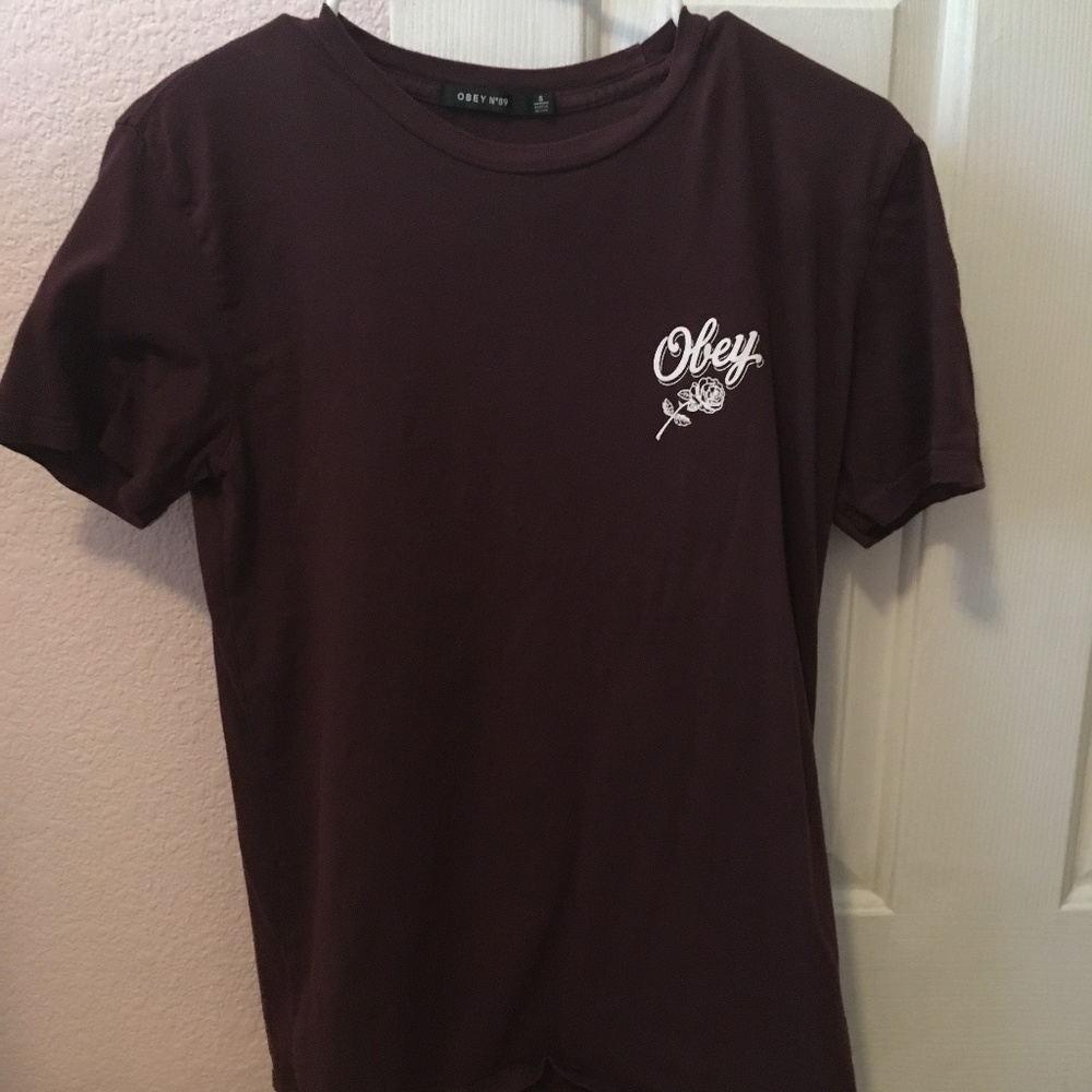 Maroon short sleeve shirt